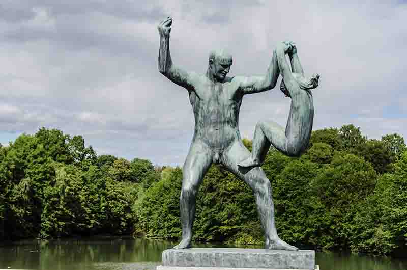 56 - Noruega - Oslo - parque Vigeland - El Puente - escultura